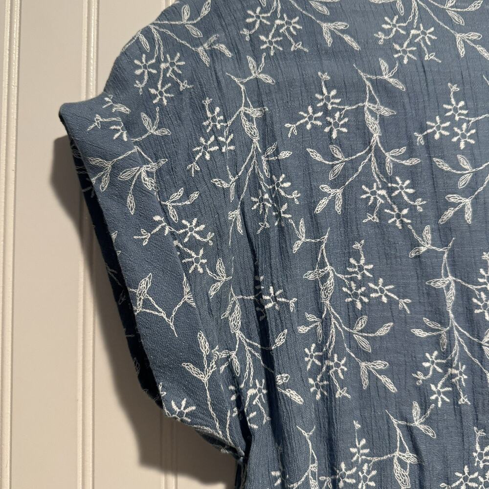 Kindred Blue Embroidered Button Front Blouse Cuffed Sleeves Size Petite Large - Picture 7 of 7